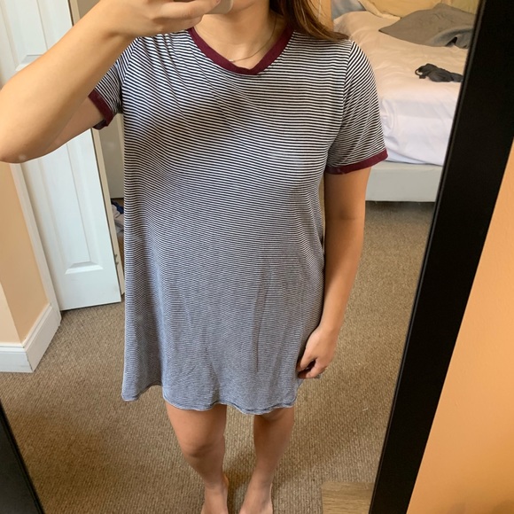 Casual Striped Dress with Maroon Trim Size S - Picture 2 of 4